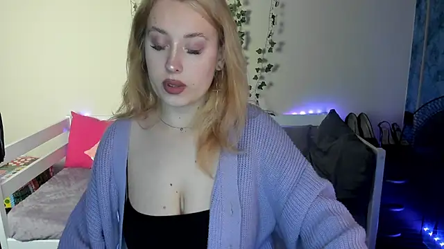 Emily Gin online show from September 20, 2:21 am