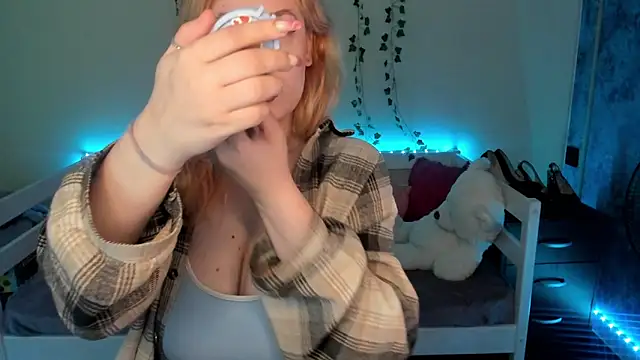 Emily Gin online show from October 3, 2:38 am