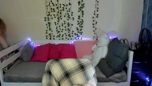 Emily Gin online show from September 10, 2:55 am