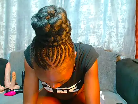 VANESAAMBER23 online show from October 28, 9:30 pm