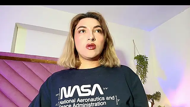 TomLondon  online show from September 24, 11:09 am