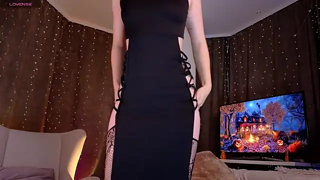 NaokoStifel online show from October 31, 1:18 am