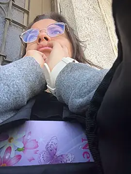 karlamorris  online show from February 5, 1:47 pm