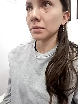 karlamorris  online show from October 9, 2:10 pm