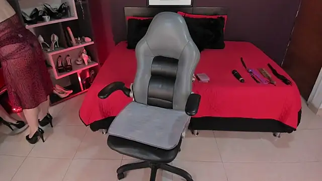 Veronica Jacobss online show from April 4, 1:43 pm