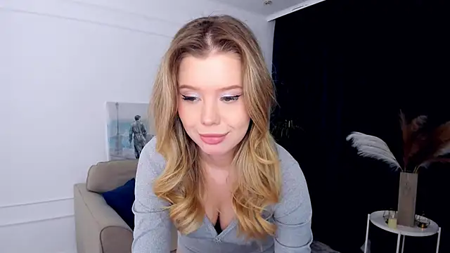 FollowLovee online show from April 16, 9:39 pm