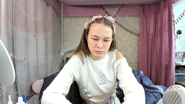 leila bambi  online show from March 1, 8:41 pm