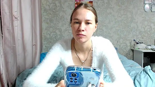 leila bambi  online show from September 16, 11:18 am