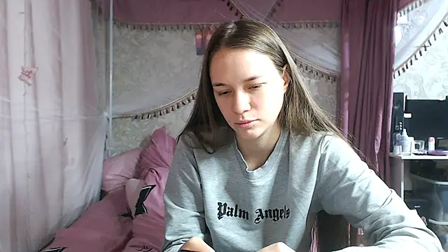 leila bambi  online show from December 2, 8:33 pm