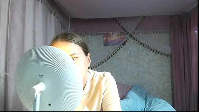 leila bambi  online show from December 20, 10:14 pm