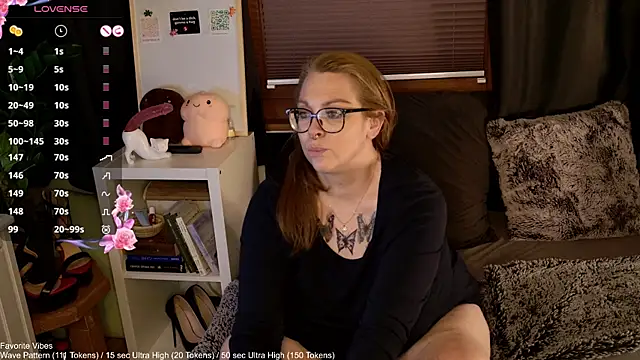 Big Beautiful MILF online show from December 21, 9:52 pm