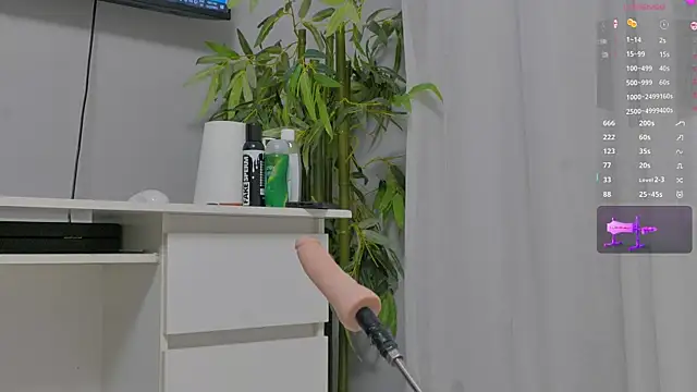 luckyalice  online show from December 22, 8:01 pm