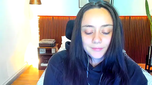 KatherineBond online show from December 17, 7:40 pm