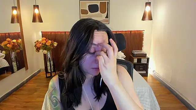 KatherineBond online show from June 15, 7:25 pm