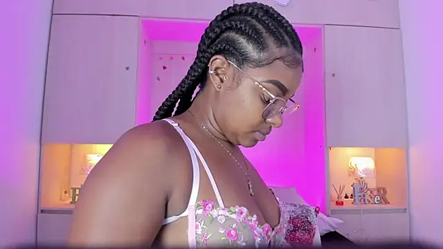 tamaraa smiith online show from October 9, 8:13 pm