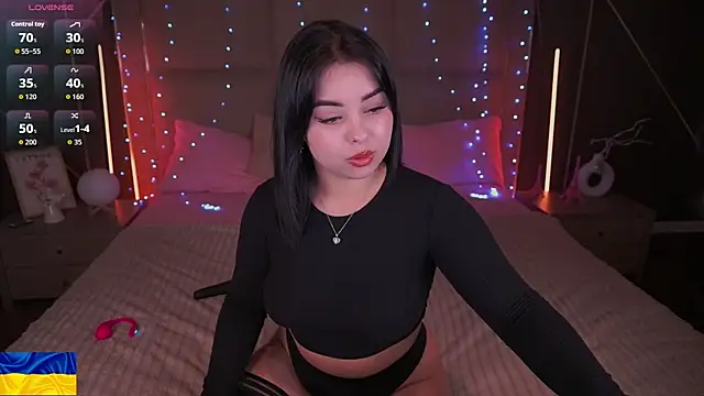 SusieWood online show from March 25, 9:06 pm