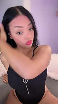 Sara LipsX online show from March 25, 2:06 am