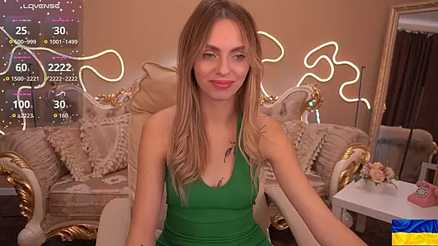 ChloeBrightt online show from October 3, 8:25 pm