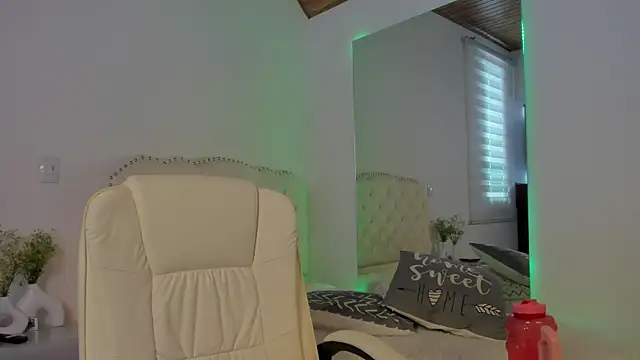 AtheneaRossi online show from September 13, 8:17 pm