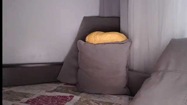  JustmeHere  online show from December 3, 1:46 pm