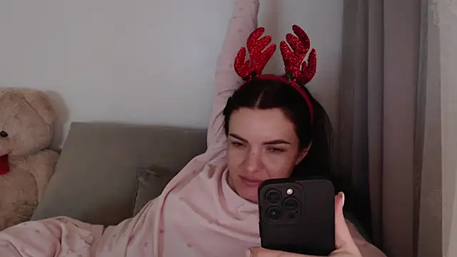  JustmeHere  online show from December 22, 1:25 pm