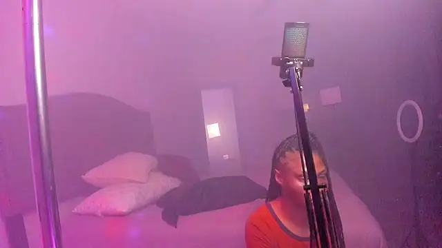 yiauana online show from March 24, 1:44 am