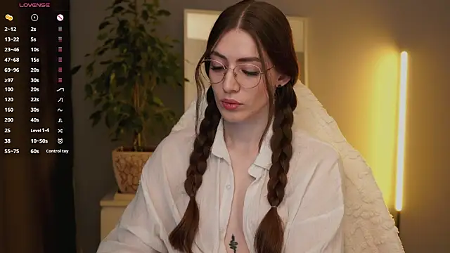 Ester Hill online show from September 20, 1:05 am