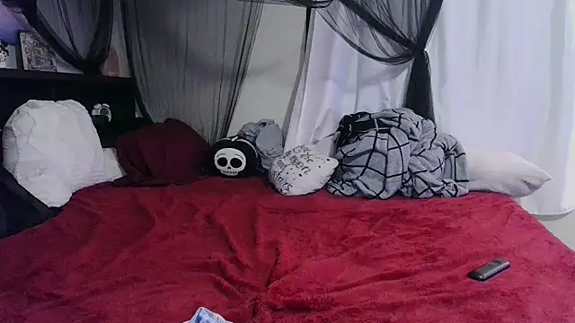 CrystalLakeXO online show from March 8, 6:06 am