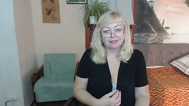 EvelynLoveShy online show from October 27, 8:03 pm