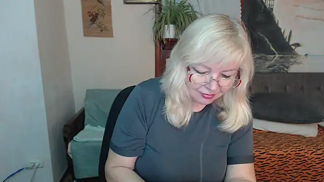 EvelynLoveShy online show from November 7, 5:07 pm