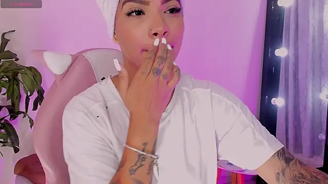 EmmaRusellx online show from April 16, 9:36 pm