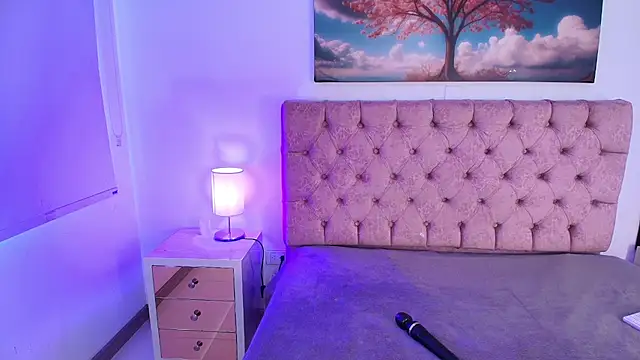 Julianaa Castro  online show from December 18, 11:48 am