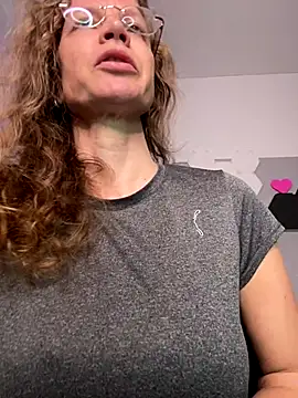 AnnikaRose online show from December 19, 7:00 am