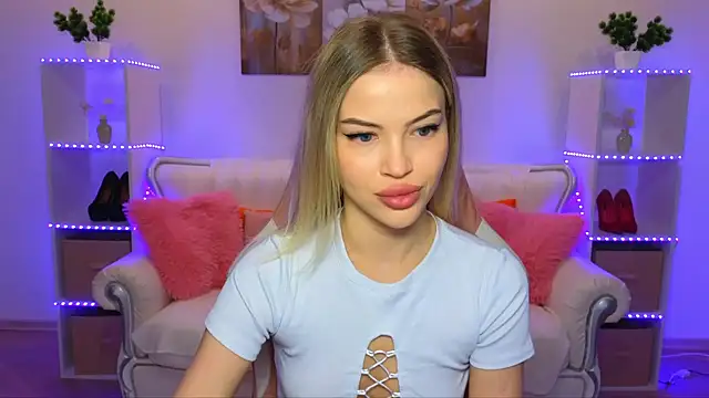 EmmyMills online show from November 7, 11:42 pm