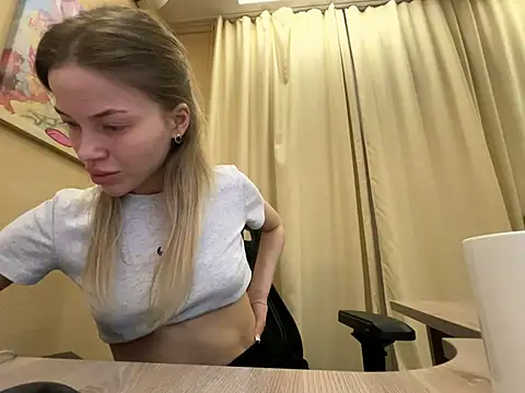 EmmyMills online show from March 30, 10:31 pm