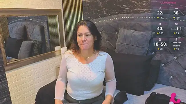 charlotte  G online show from April 12, 11:46 am