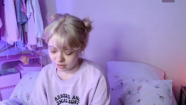 KatieMelone online show from February 13, 10:00 pm