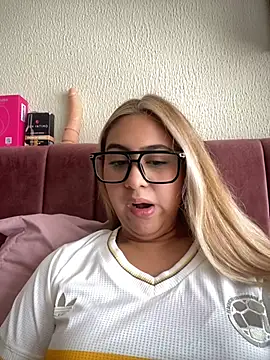 Miabonnett  online show from March 25, 3:26 pm