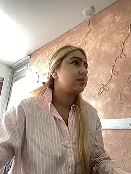 Miabonnett  online show from October 27, 12:01 pm