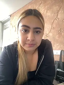 Miabonnett  online show from December 15, 1:16 pm