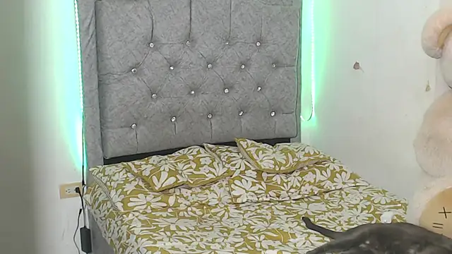 Liza Thurner online show from October 9, 12:04 am