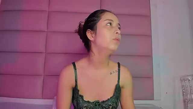 little-Emma online show from December 18, 3:11 am