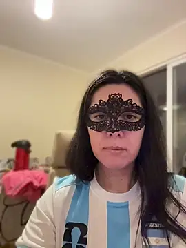 Reinacatchile online show from July 4, 1:45 am