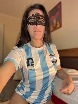 Reinacatchile online show from June 15, 2:56 am