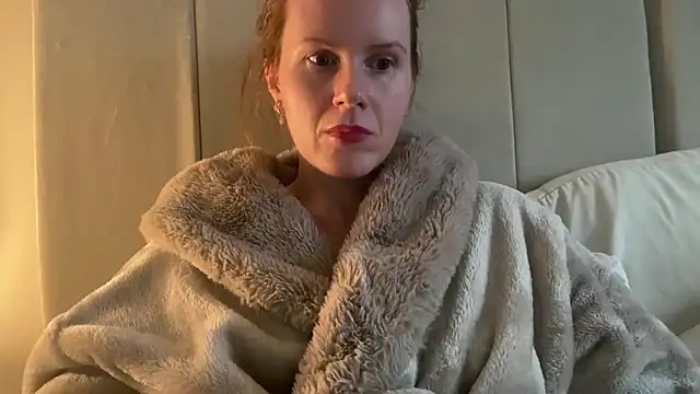 redheadrosie69 online show from March 12, 4:42 pm