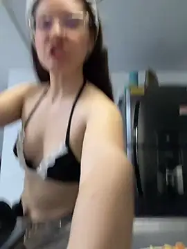 livgomez online show from August 5, 4:02 pm