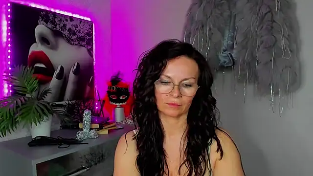 HelenLuxx online show from April 15, 4:40 pm