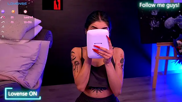 AriaVoss online show from September 25, 8:50 pm