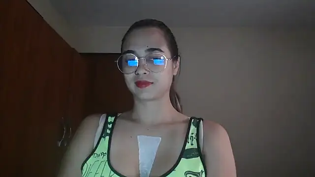 trianabell online show from February 10, 7:17 pm