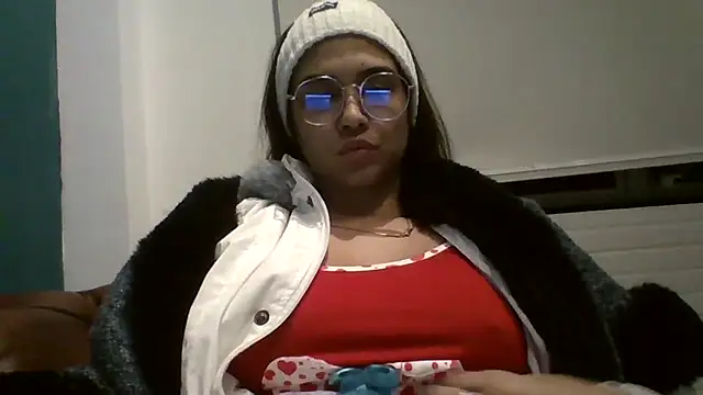 trianabell online show from December 1, 1:31 am